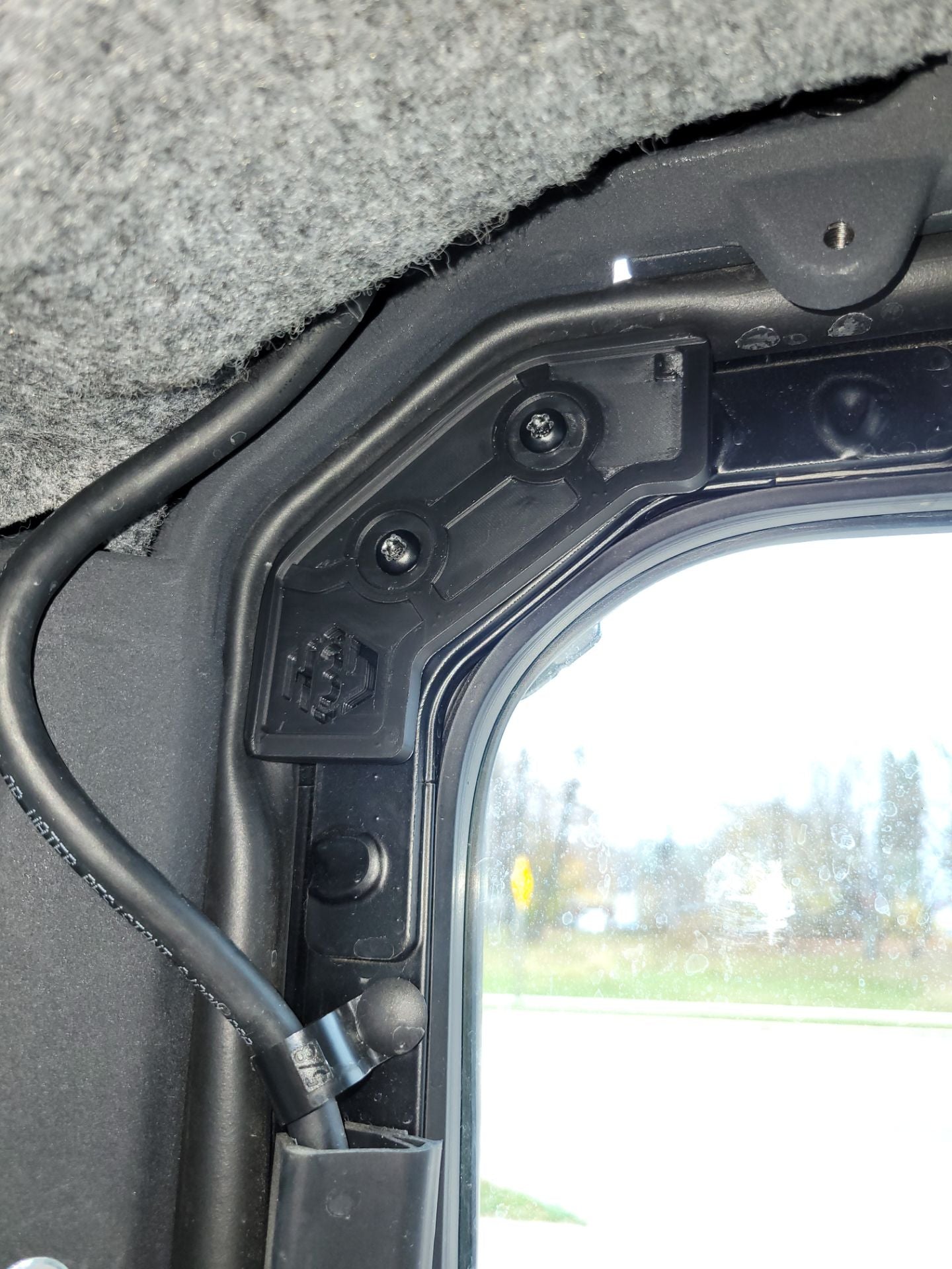 Defender Door Seal Pusher